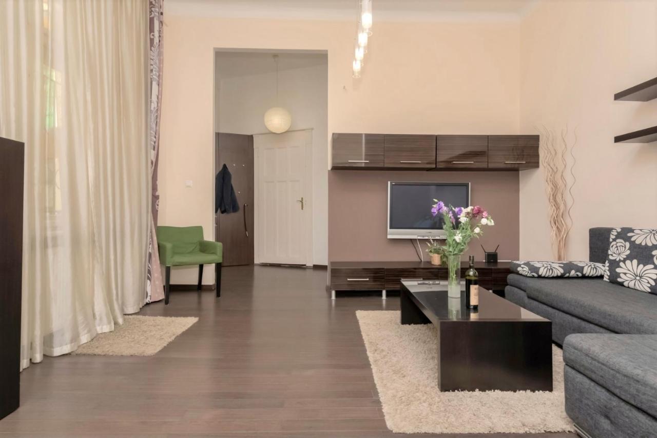 Apartmán Corvina With Free Private Parking *